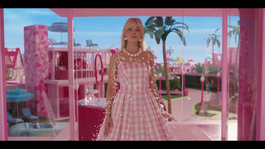 pink gingham dress - Margot Robbie) - Barbie (2023) Movie
