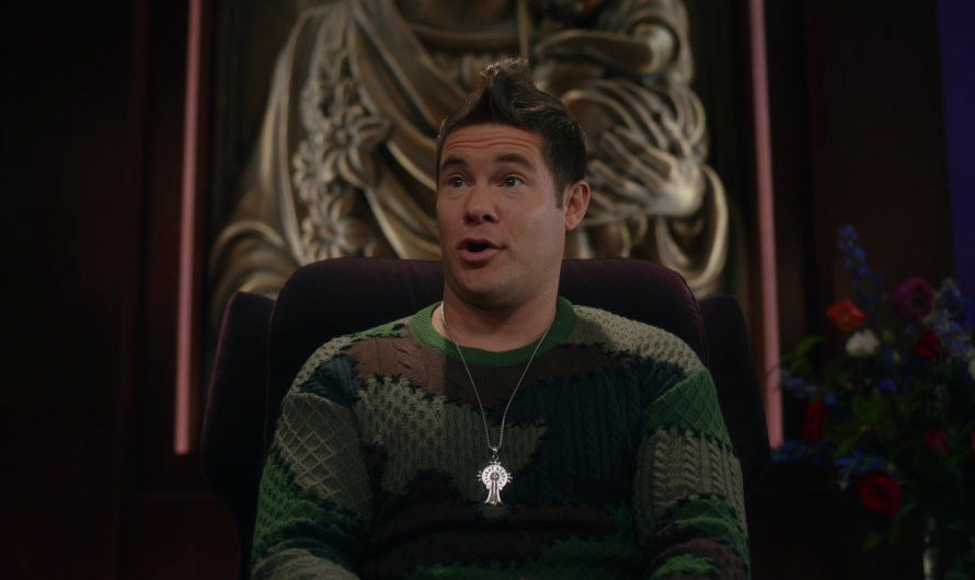 Religious Symbol Cross Pendant Necklace of Adam DeVine as Kelvin Gemstone