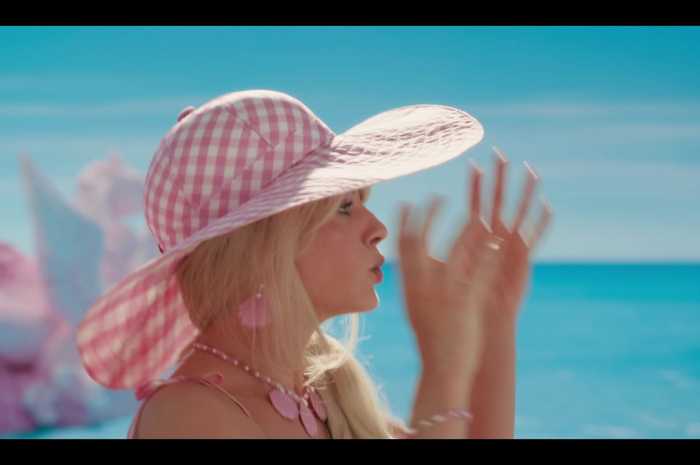 Pink Gingham Sun Hat Worn by Actress Margot Robbie Outfit Barbie (2023) Movie