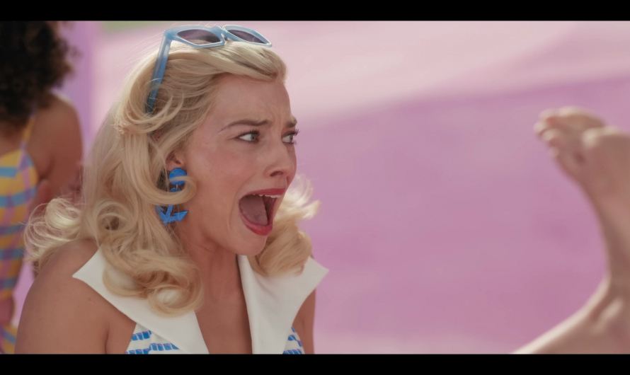 Blue Frame Sunglasses of Margot Robbie