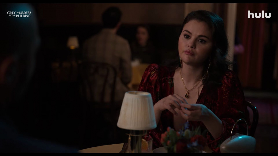 necklace with chain pendant - Selena Gomez (Mabel) - Only Murders in the Building TV Show