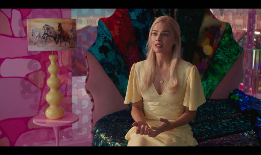 Gold Heart Pendant Necklace of Margot Robbie