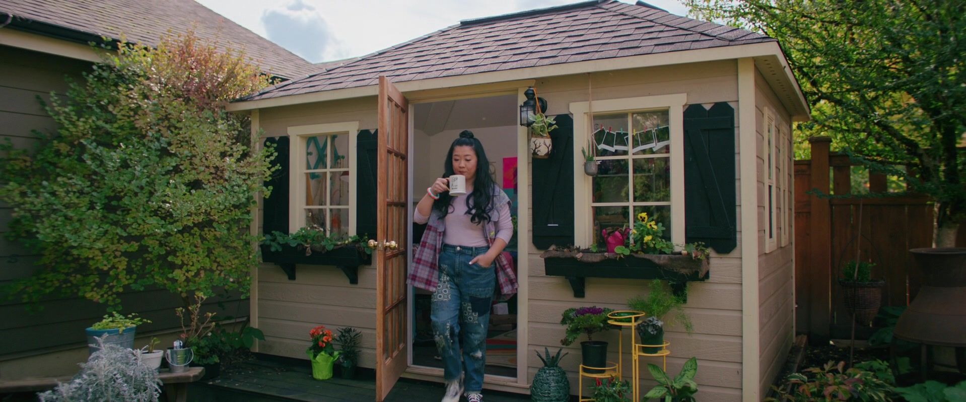 Boyfriend Patchwork Jeans Worn by Sherry Cola as Lolo Chen