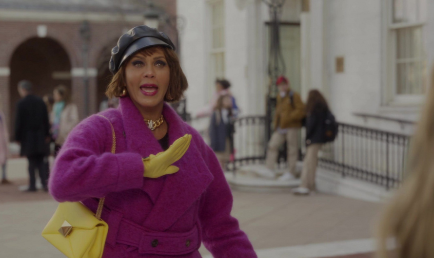 Yellow Small Leather Shoulder Bag of Nicole Ari Parker as Lisa Todd Wexley