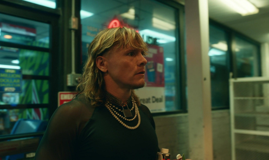 Pearl Necklace of Tony Cavalero as Keefe Chambers