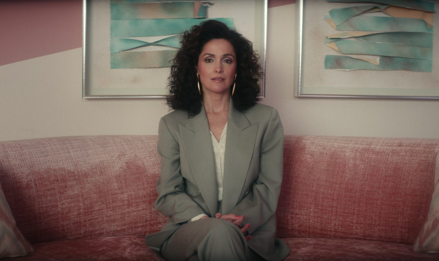 Grey Blazer Pant Suit of Rose Byrne as Sheila Rubin
