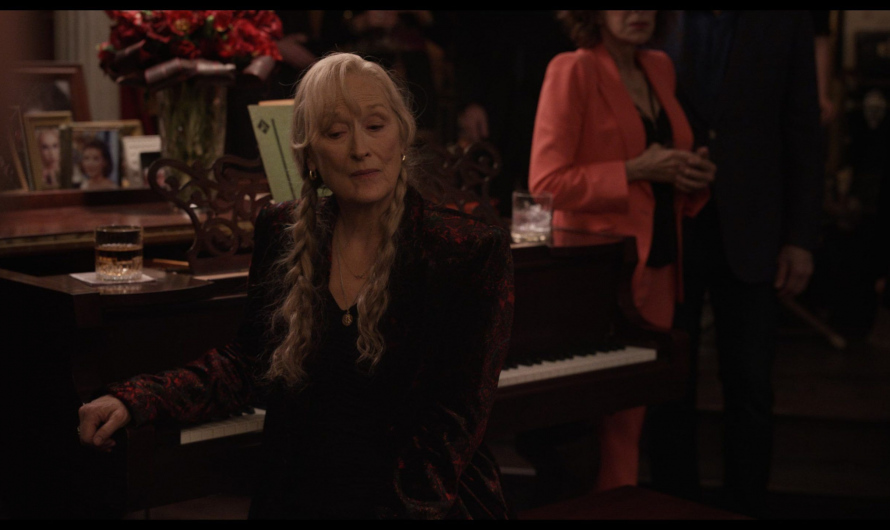 Paisley Velvet Blazer of Meryl Streep as Loretta Durkin