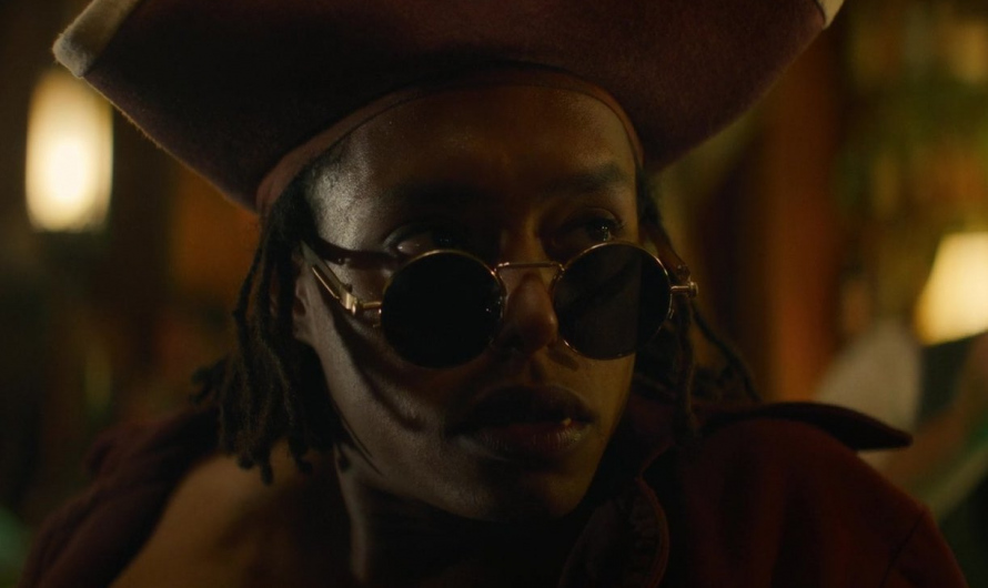 Gold Round Sunglasses of Jacob Romero Gibson as Usopp