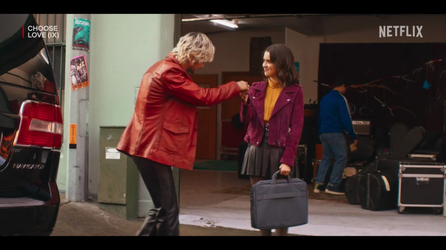 laptop bag - Laura Marano (Cami) - Choose Love (2023) Movie
