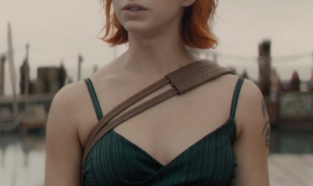 Emerald Green Strappy Tank Top of Emily Rudd as Nami Outfit One Piece TV Show