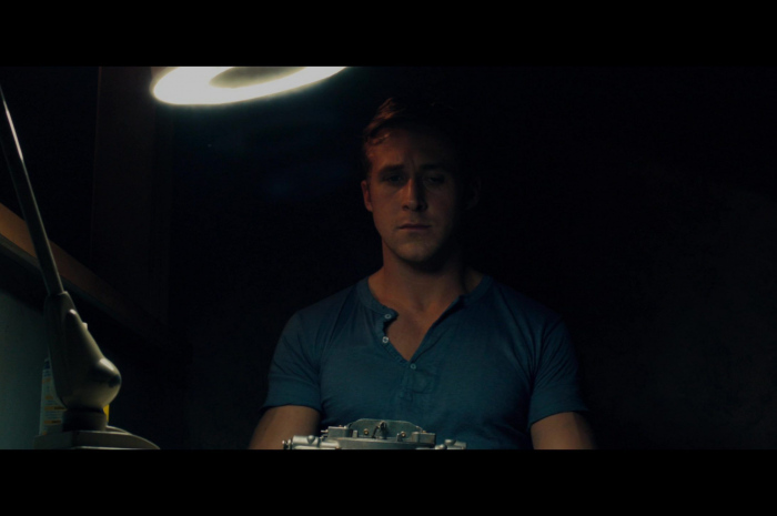 Blue Short Sleeved Shirt of Ryan Gosling as The Driver Outfit Drive (2011) Movie