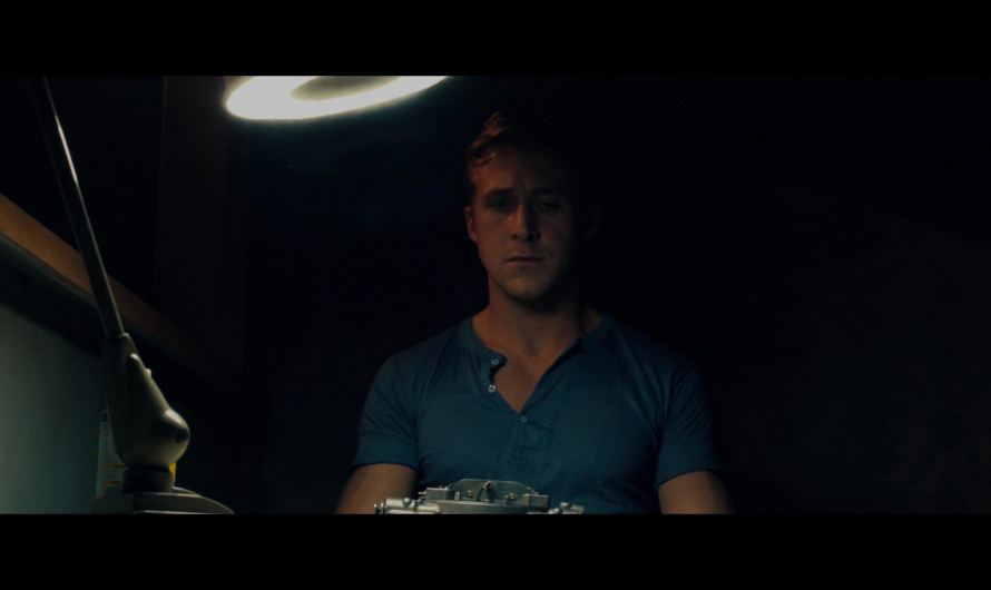 Blue Short Sleeved Shirt of Ryan Gosling as The Driver