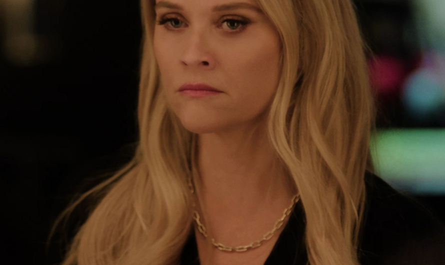 Gold Plated Rectangle Link Necklace of Reese Witherspoon as Bradley Jackson