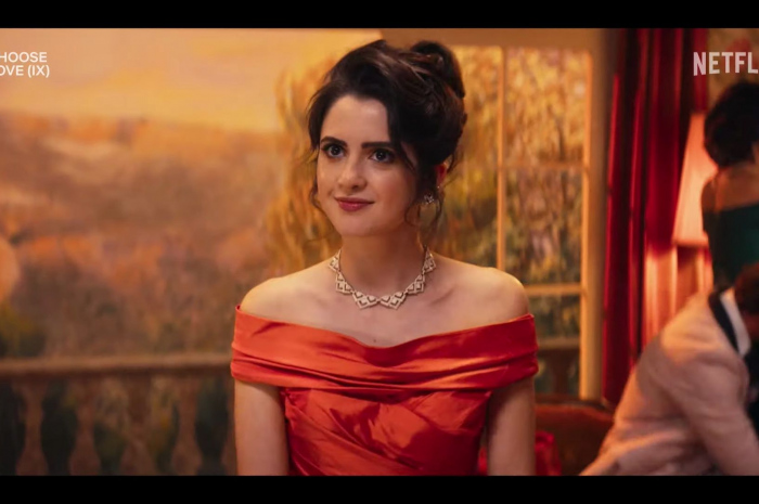 Necklace of Laura Marano as Cami Outfit Choose Love (2023) Movie