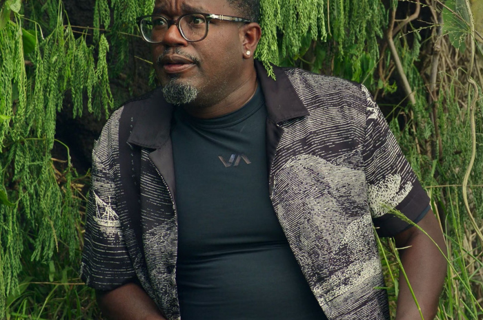 Black and White Printed Short Sleeve Shirt Worn by Lil Rel Howery as Marcus Outfit Vacation Friends 2 (2023) Movie