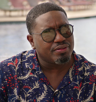 Round Double Bridge Sunglasses of Lil Rel Howery as Marcus Outfit Vacation Friends 2 (2023) Movie