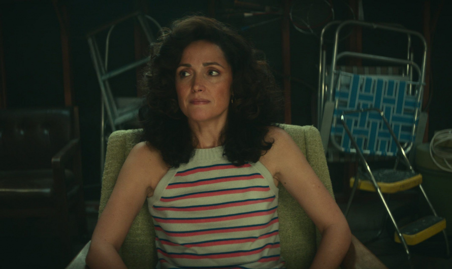Multi-colored striped sleeveless top of Rose Byrne as Sheila Rubin