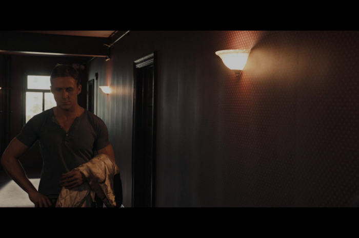 Grey Short Sleeve Shirt Worn by Ryan Gosling as The Driver Outfit Drive (2011) Movie