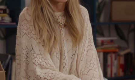 White Oversized Sweater of Sarah Jessica Parker as Carrie Bradshaw Outfit And Just Like That... TV Show