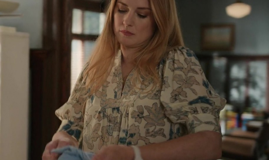 Floral Print Puff Sleeved Top of Alexandra Breckenridge as Mel Monroe