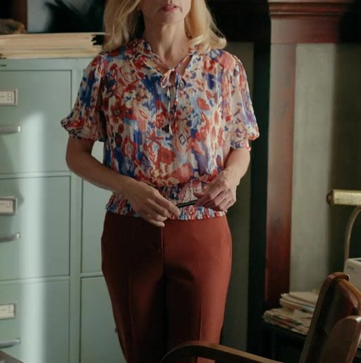 Floral Pattern Knot Front Puff Sleeve Blouse of Teryl Rothery as Muriel St. Claire