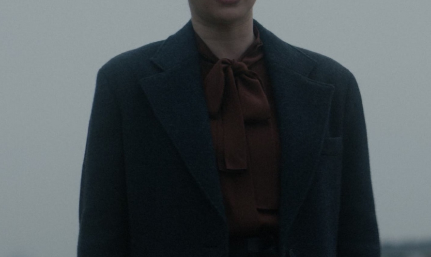 Brushed Wool Blend Oversized Blazer Worn by Emma Roberts as Anna Victoria Alcott