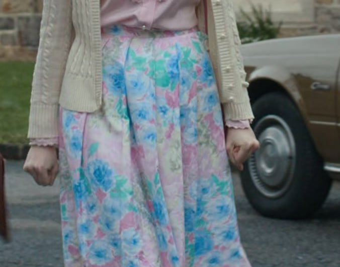 Multicolor Floral Pattern Knee Length Skirt Worn by Maya Hawke as Robin Buckley