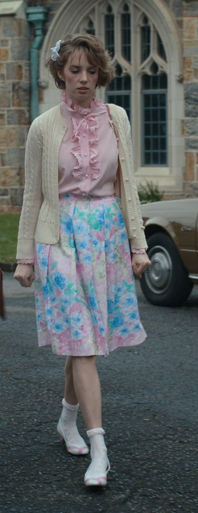 Multicolor Floral Pattern Knee Length Skirt Worn by Maya Hawke as Robin ...