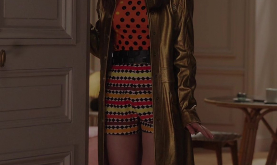 Printed Shorts of Lily Collins as Emily Cooper