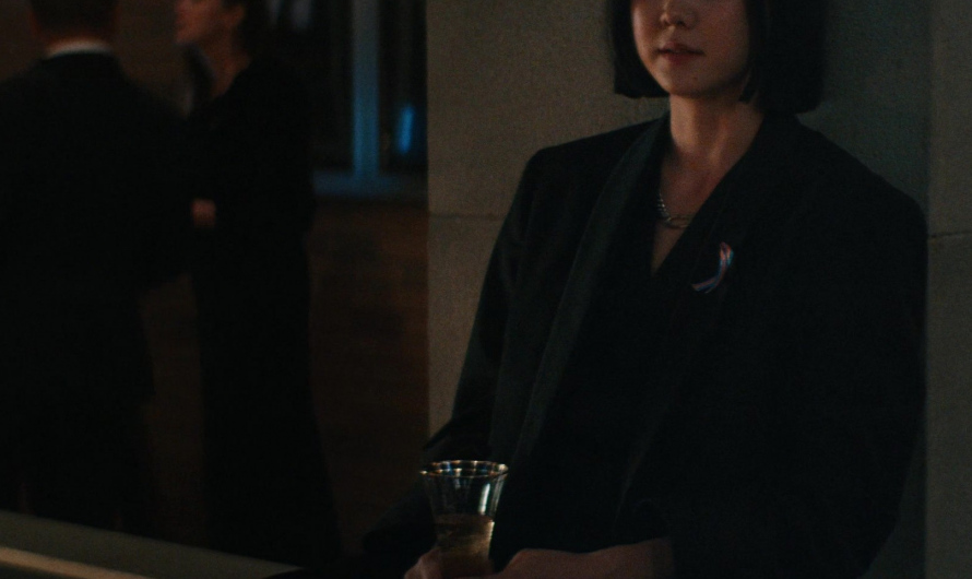 Black Pantsuit of London Thor as Jordan Li