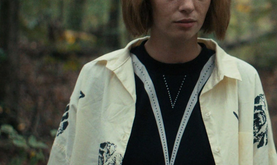 Palm Print Shirt of Maya Hawke as Robin Buckley