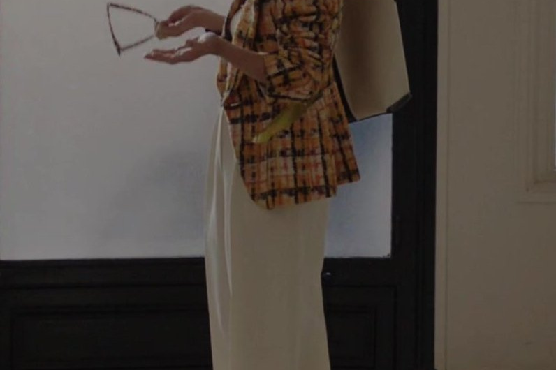 White High-Waisted Pants of Philippine Leroy-Beaulieu as Sylvie