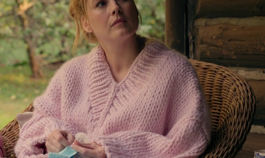 Pink Oversized Knitted Sweater Worn by Alexandra Breckenridge as Mel Monroe