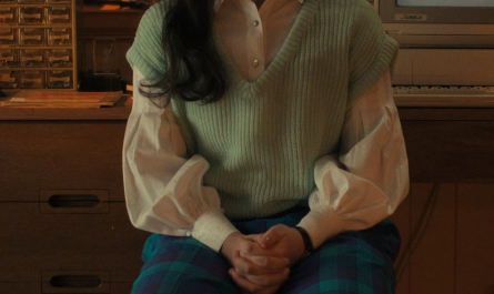 Green Knit Vest of Gabriella Pizzolo as Suzie Outfit Stranger Things TV Show