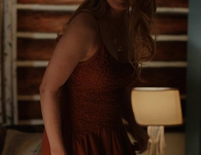 Brown Dress of Alexandra Breckenridge as Mel Monroe
