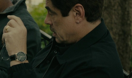 Watch of Benicio del Toro as Detective Tom Nichols Outfit Reptile (2023) Movie