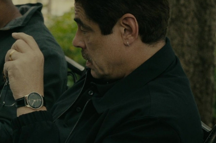 Watch of Benicio del Toro as Detective Tom Nichols Outfit Reptile (2023) Movie