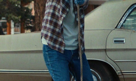 Blue Jeans Worn by Winona Ryder as Joyce Byers Outfit Stranger Things TV Show