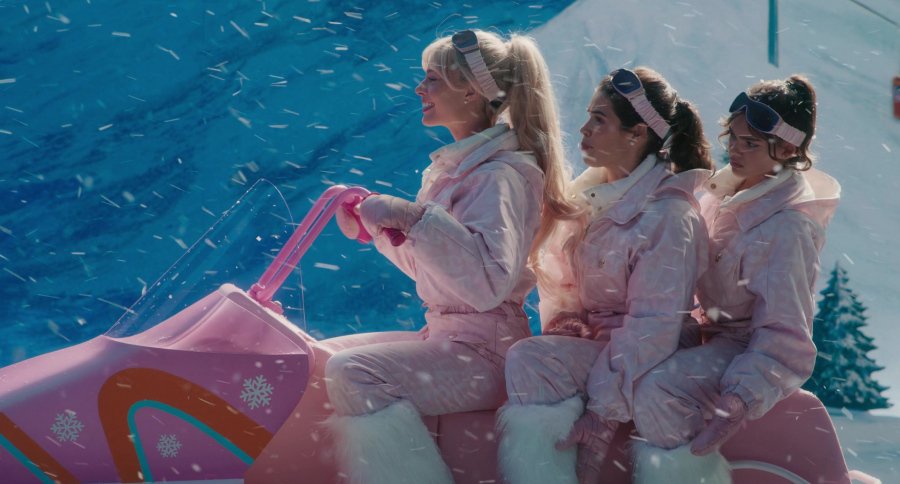 ski wear - Margot Robbie) - Barbie (2023) Movie