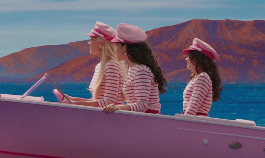 Long Sleeve Stripe Top of America Ferrera as Gloria