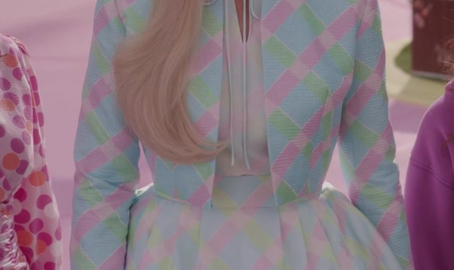 Plaid Jacket and Skirt of Margot Robbie