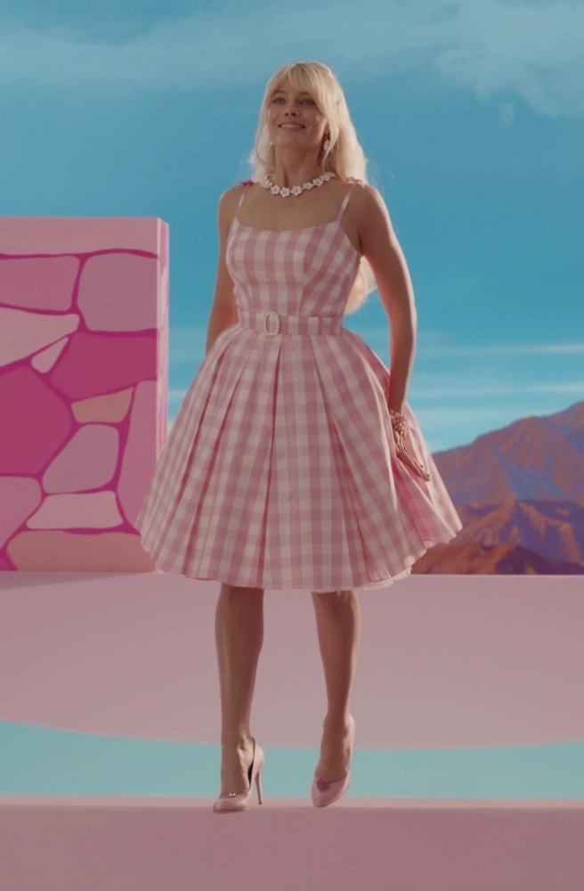 pink pumps - Margot Robbie) - Barbie (2023) Movie