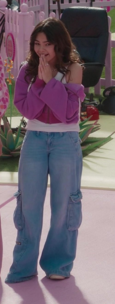 low rise bleach cargo jeans - Ariana Greenblatt (Sasha) - Barbie (2023) Movie