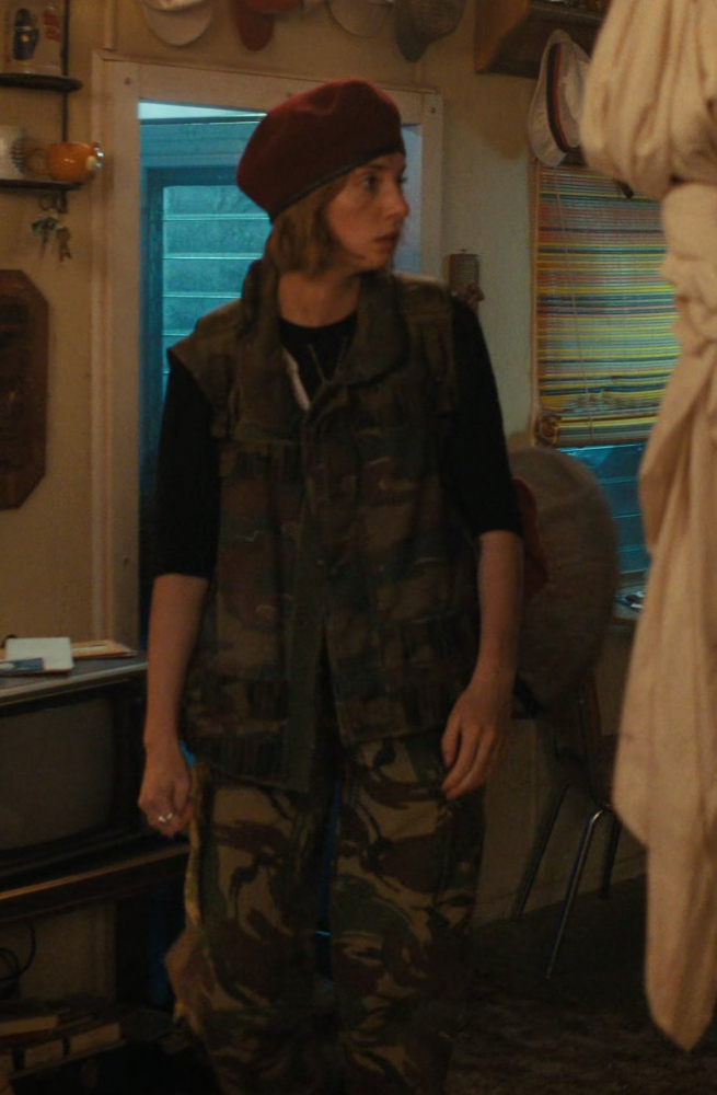 military vest - Maya Hawke (Robin Buckley) - Stranger Things TV Show