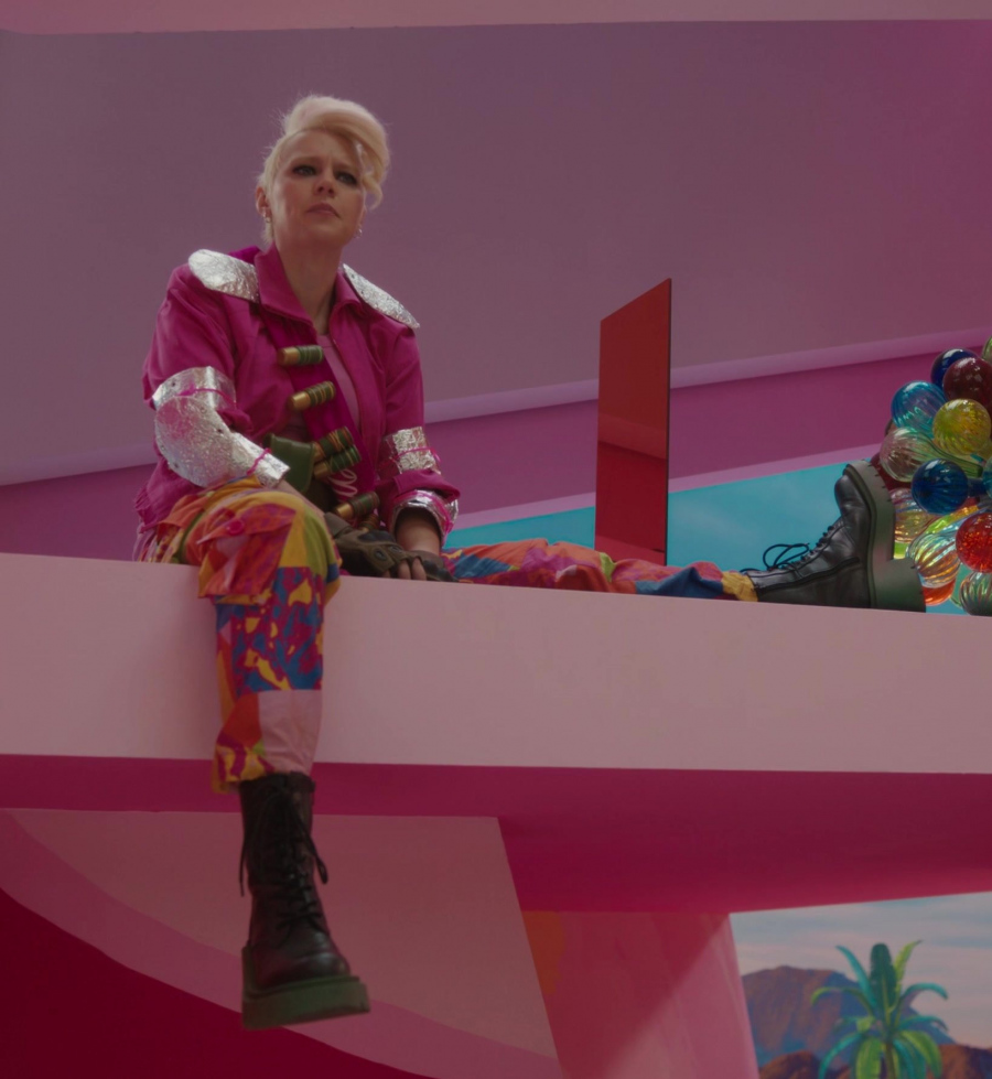 black boots with green sole - Kate McKinnon) - Barbie (2023) Movie