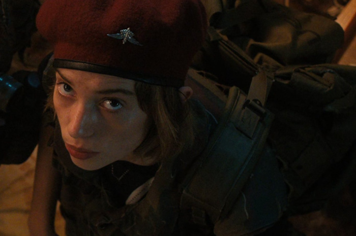 Wool Beret Worn by Maya Hawke as Robin Buckley Outfit Stranger Things TV Show