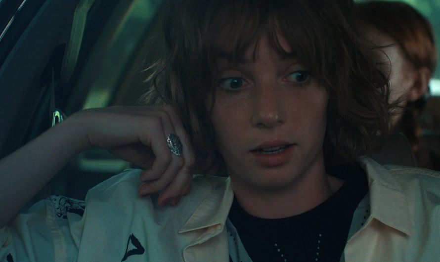 Silver Ring of Maya Hawke as Robin Buckley