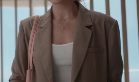 Blazer With Rolled-Up Sleeves Worn by Margot Robbie Outfit Barbie (2023) Movie