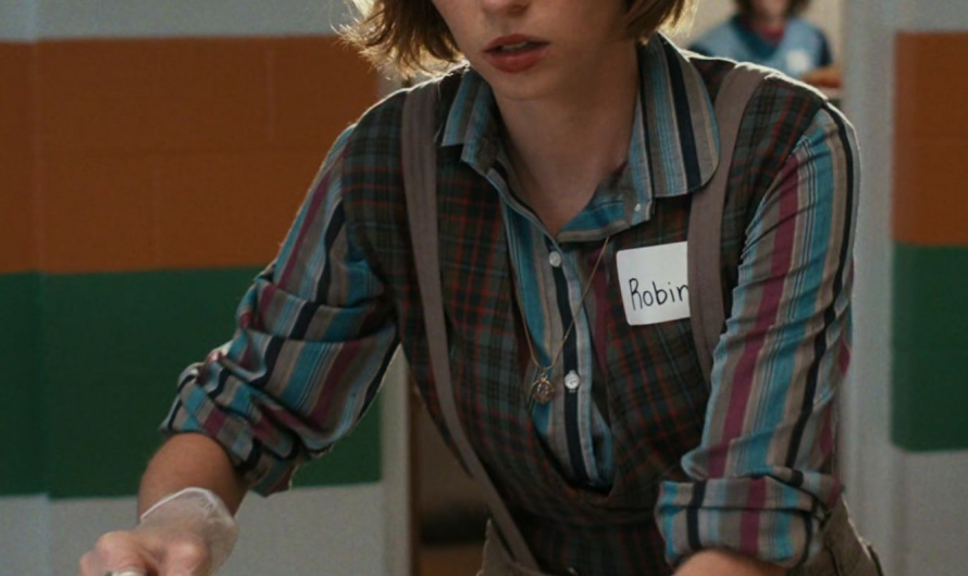 Stripe Pattern Shirt of Maya Hawke as Robin Buckley