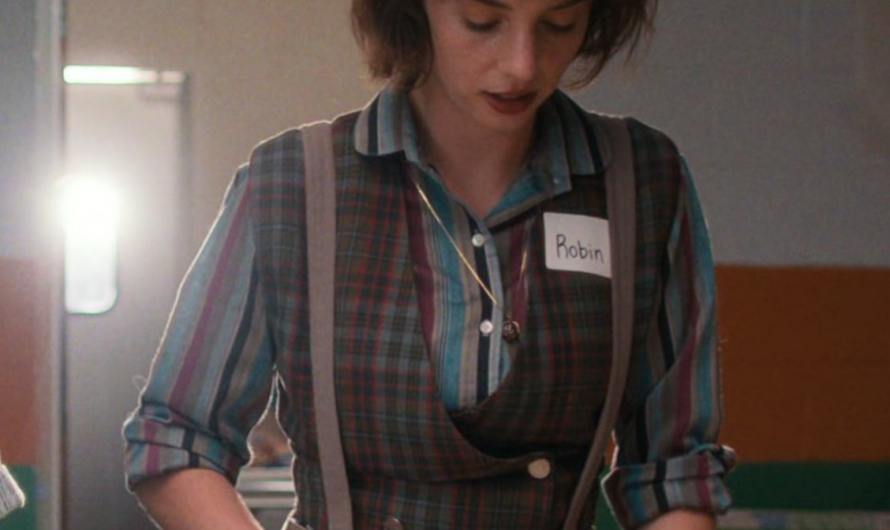 Plaid Vest of Maya Hawke as Robin Buckley